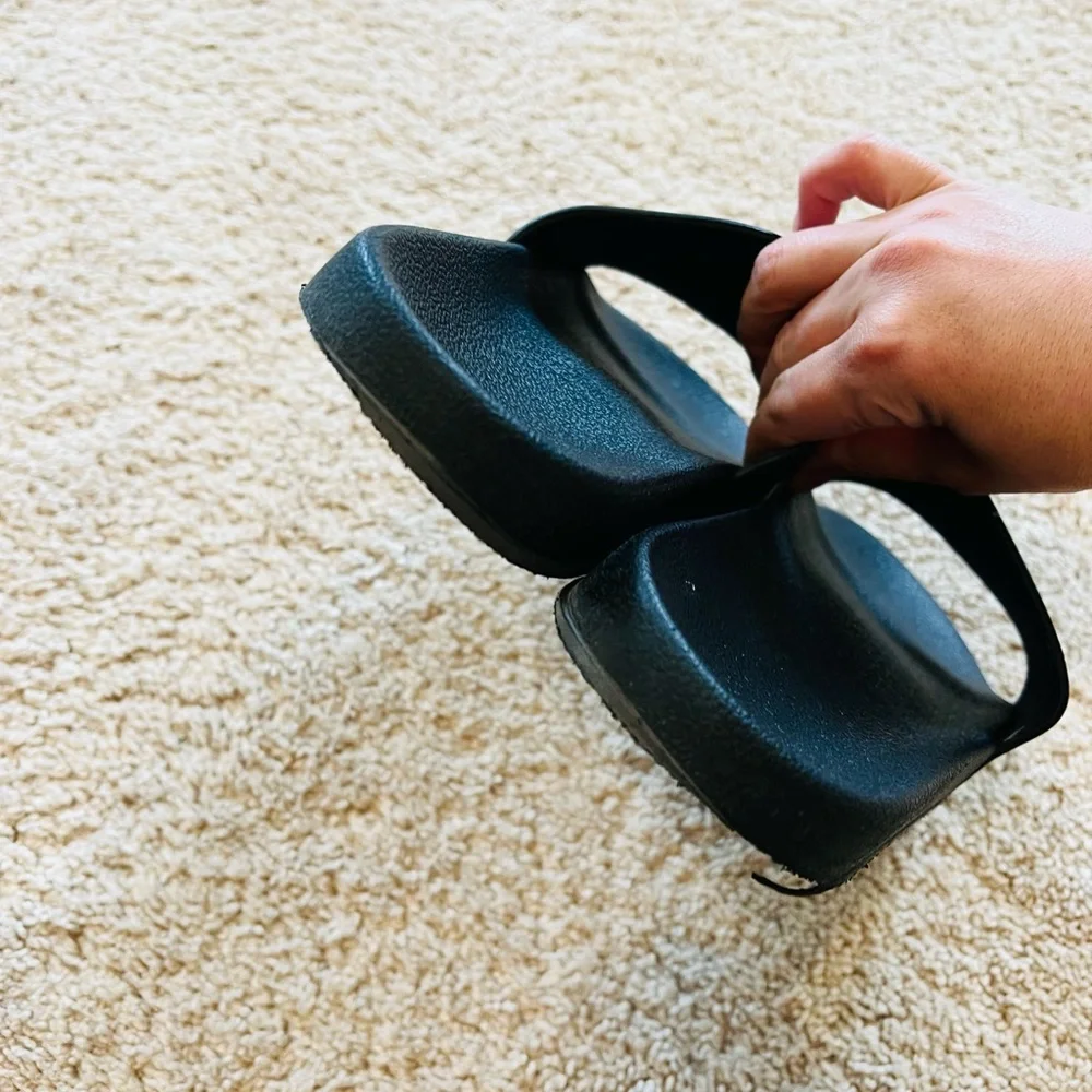 Primitive Naruto Shippuden black sandals Size 9